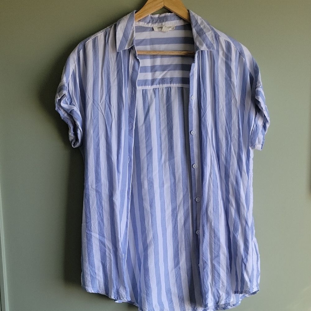 Beach Lunch Lounge Nautical Light Blue and White Striped Shirt Size S